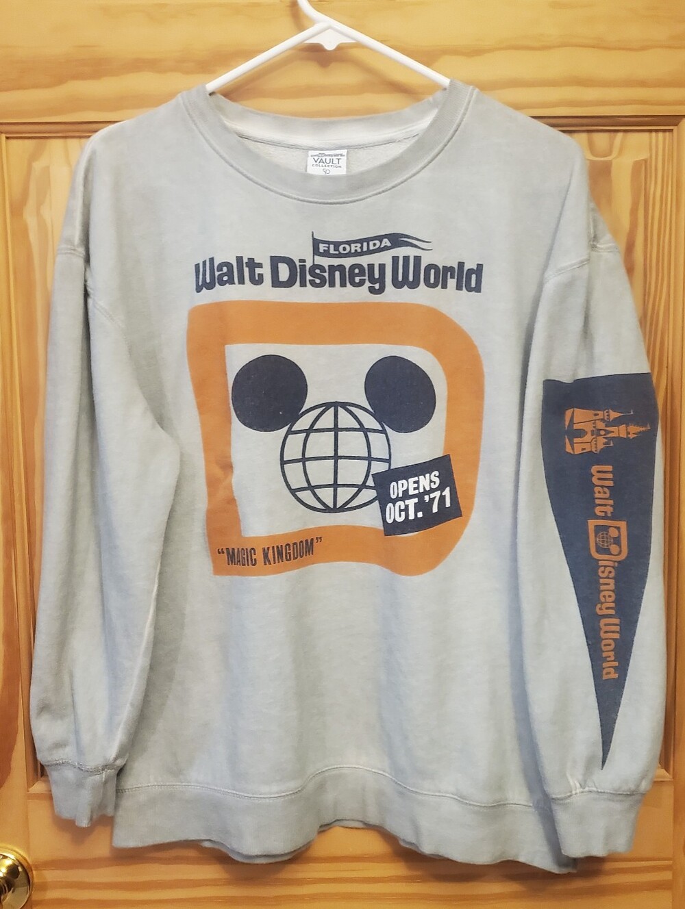 Disney Parks Walt Disney World Vault Collection 50 Anniverary Sweatshirt Small
